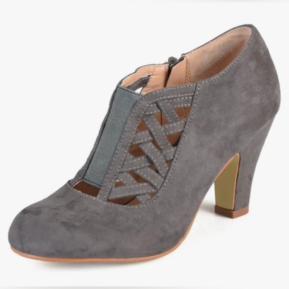 Journee Collection Womens Piper Block-Heeled Booties with Round-Toe Crisscross - Picture 4 of 10